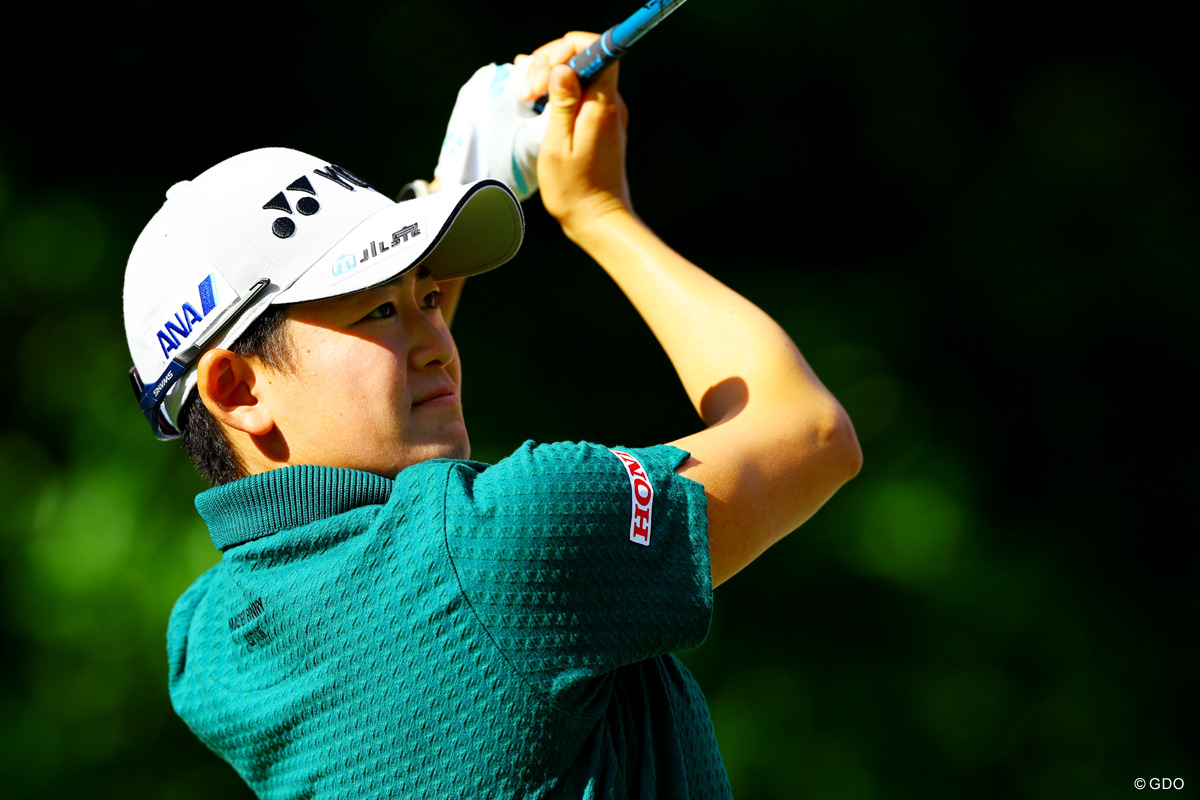 岩井明愛が首位と2打差スタート