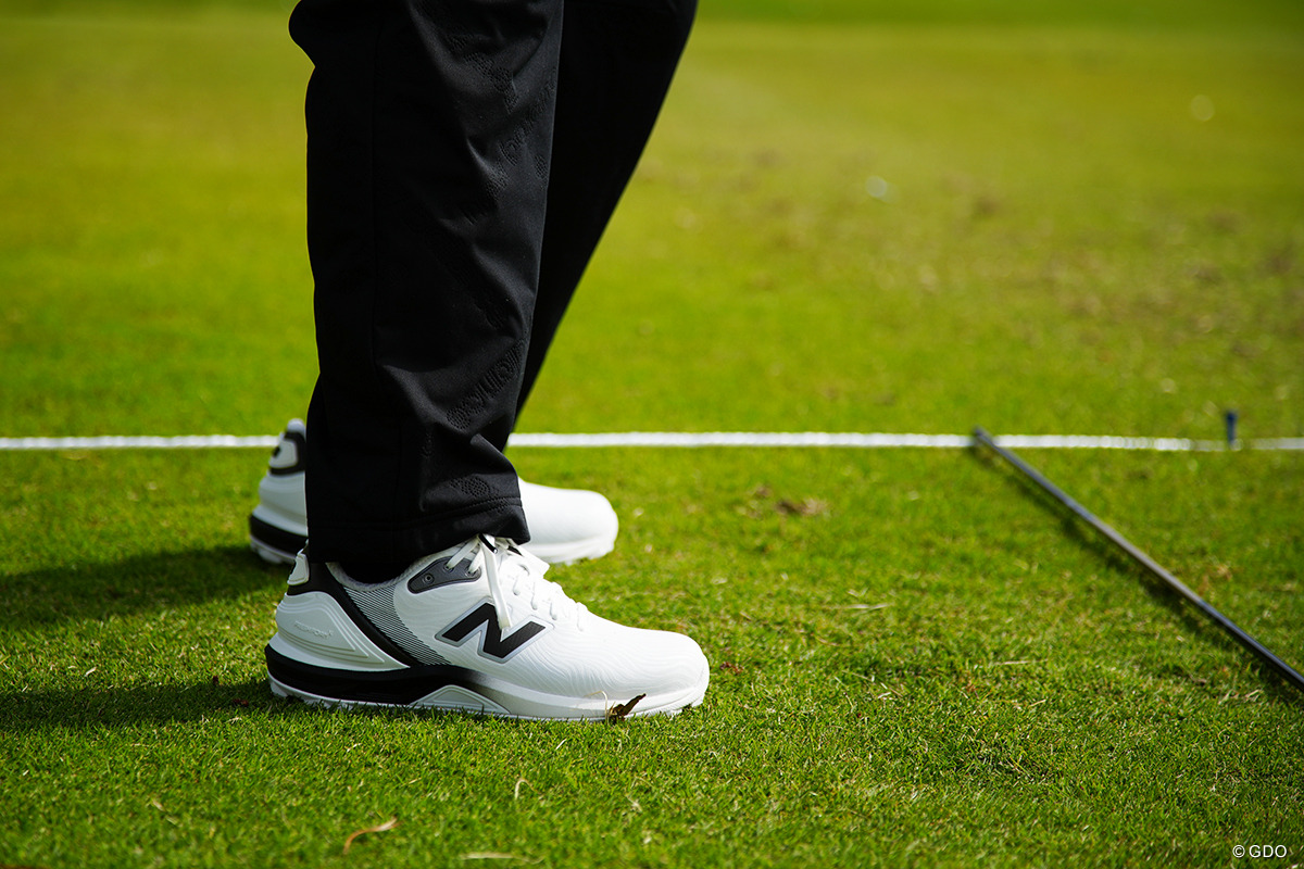 N」マークの新作シューズが“シンデレラフィット”!? 山下美夢有が試し