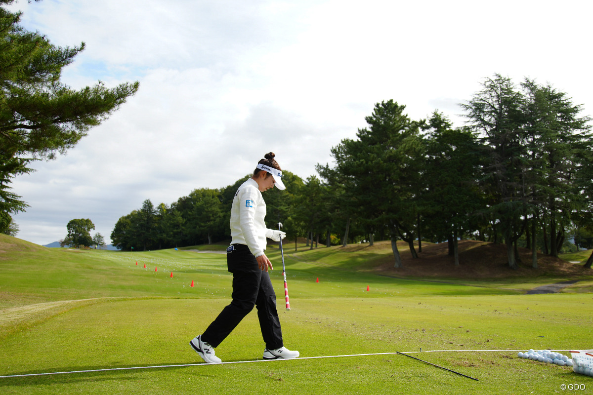 打席周りを歩いて感触を確かめる