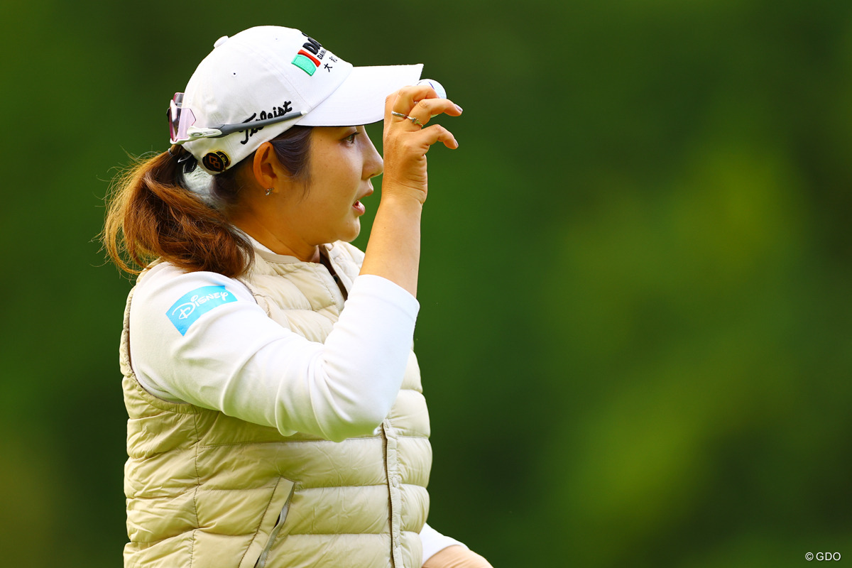 ギャラリーの声援に応える 2025年 TOTOジャパンクラシック 2日目 ペ・ソンウ