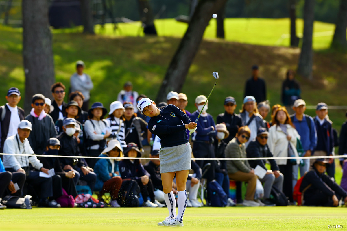 アプローチショットを放つ 2025年 TOTOジャパンクラシック 2日目 勝みなみ
