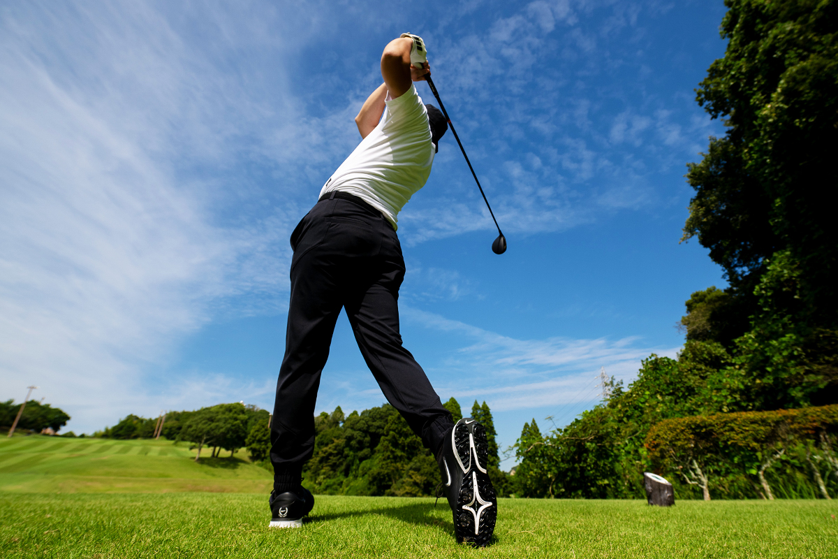 足裏がキラリ☆マキロイのスイングを支える“星のたわみ”とは ナイキ