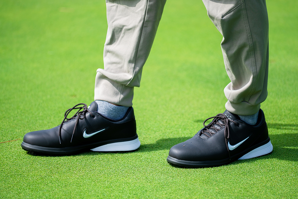足裏がキラリ☆マキロイのスイングを支える“星のたわみ”とは ナイキ