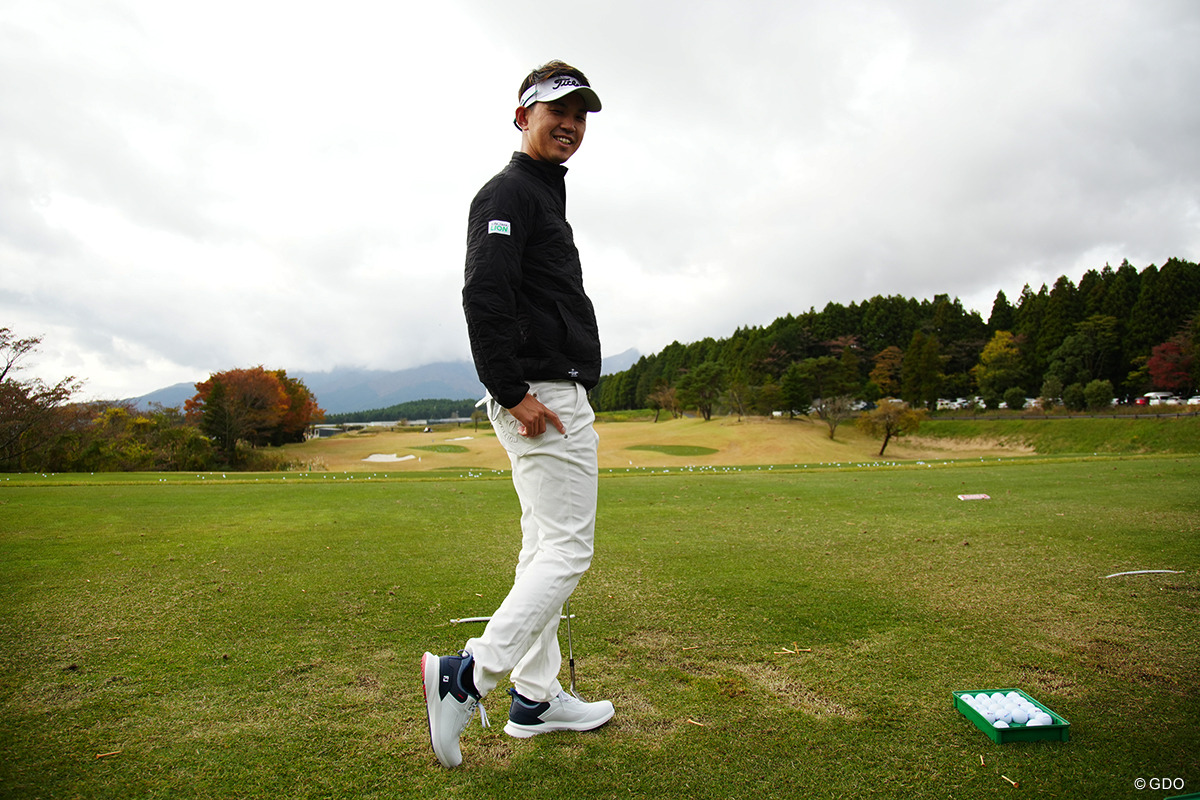 阿久津未来也も新作シューズを試し履き