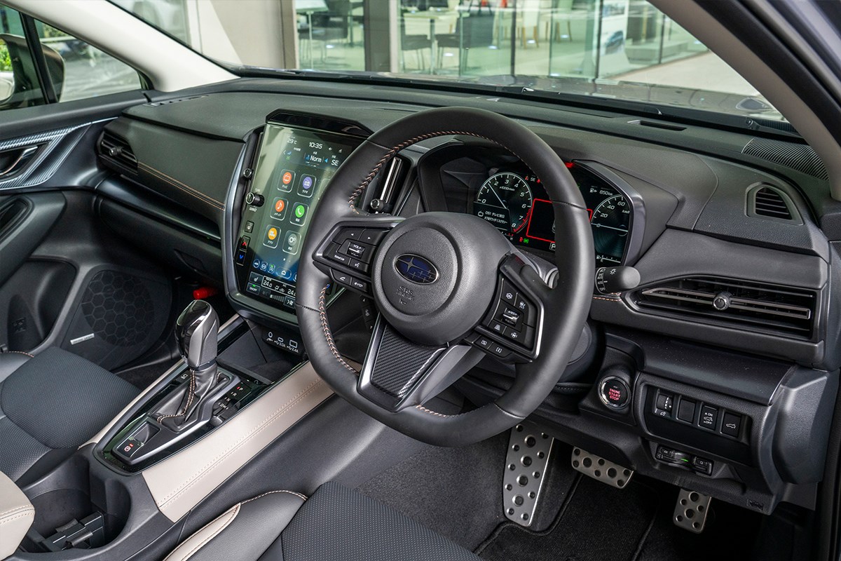 キャディバッグ積載量調査 レヴォーグレイバックの運転席周り