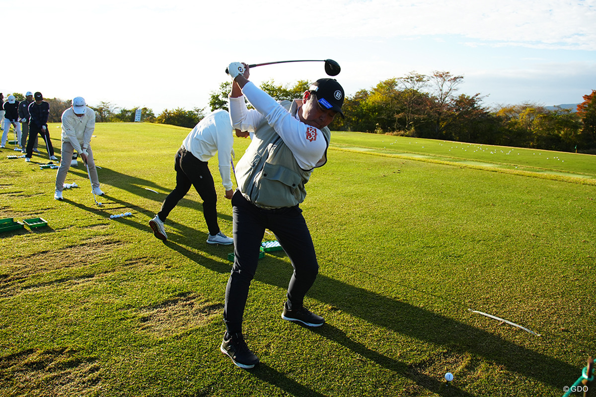 朝の練習場でRSプロトタイプのテストを重ねた