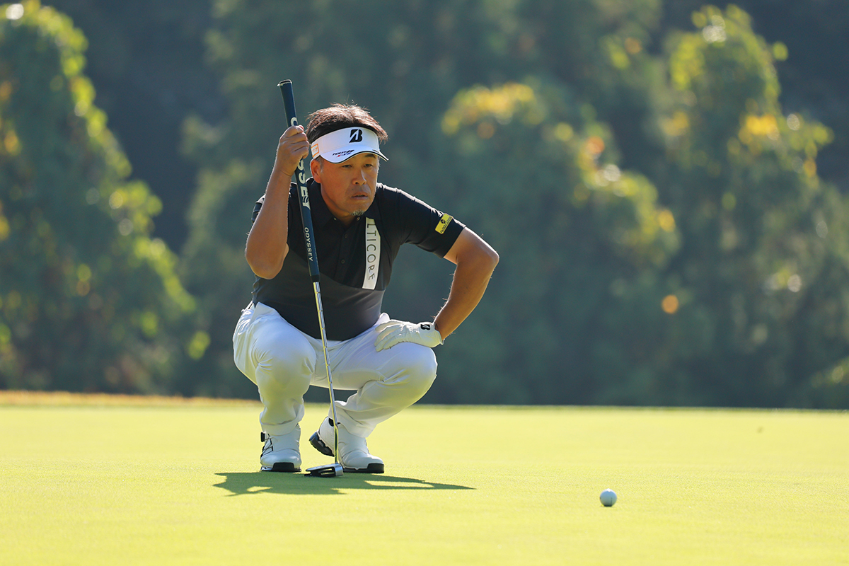 岩本高志も首位（提供：日本プロゴルフ協会）