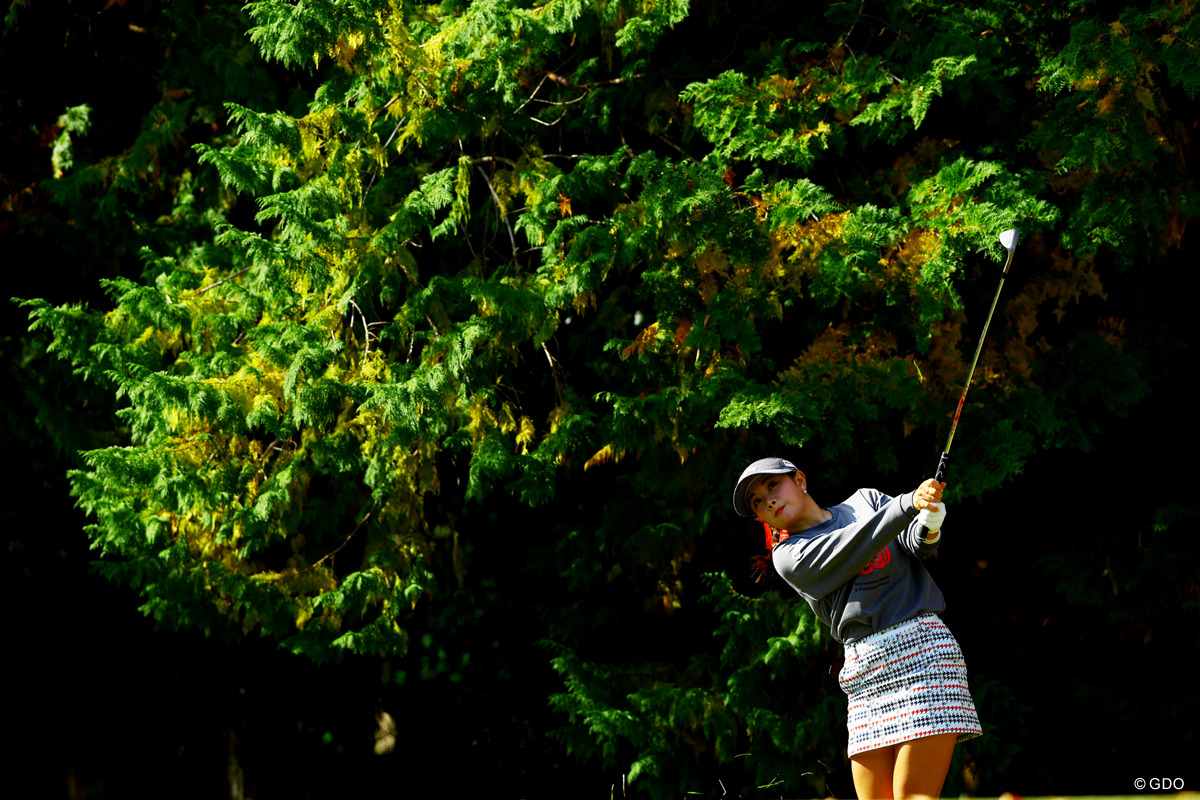 アプローチショットを放つ 2025年 伊藤園レディスゴルフトーナメント 初日 河本結