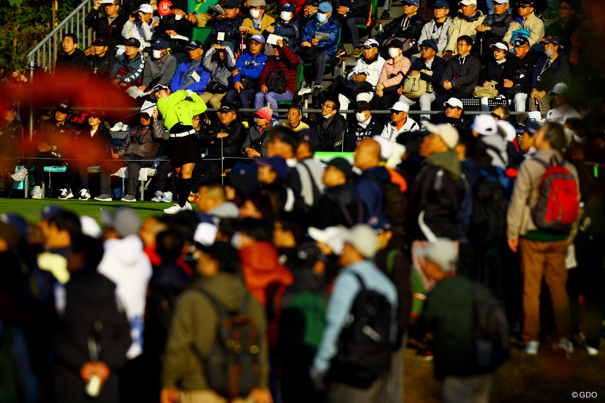 前半で5打差を詰める猛チャージ