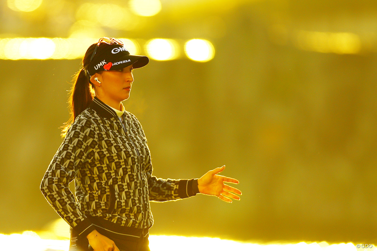 腰の不安を抱えて「66」をマークした