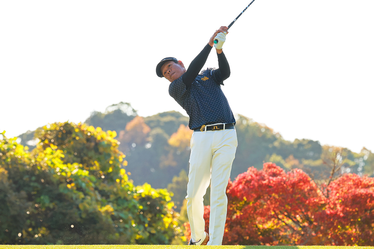 賞金ランク2位のサマヌーン・スリロットが首位堅守(提供：日本プロゴルフ協会)