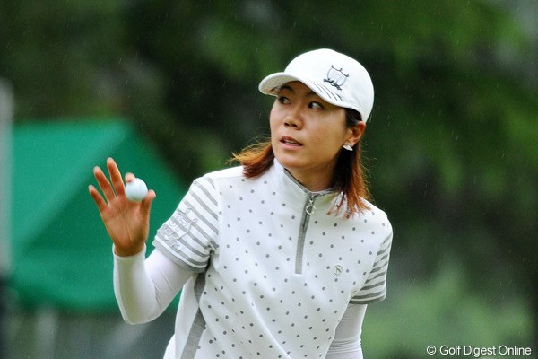 2011年 サントリーレディスオープンゴルフトーナメント 2日目 李知姫 自己ベストタイの「64」をマークした李知姫が単独首位に浮上した