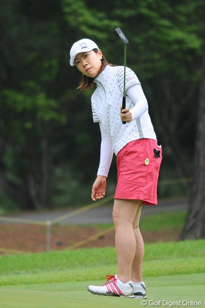 2011年 サントリーレディスオープンゴルフトーナメント 2日目 李知姫 さすがは韓流のボスや！ノーボギーで8バーディってどやさ！トップスタートからトップに躍り出るなんて・・・。