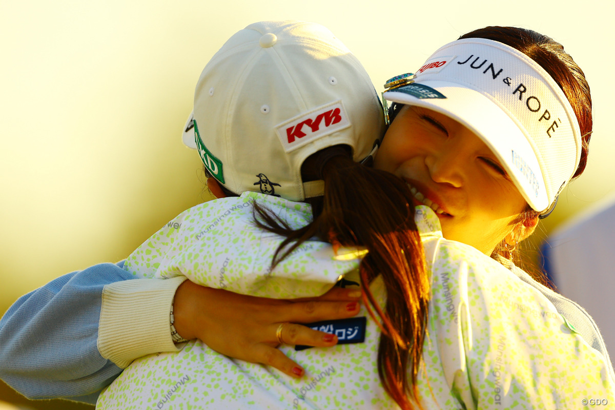 ハグ 2025年 伊藤園レディスゴルフトーナメント 2日目 三ヶ島かな