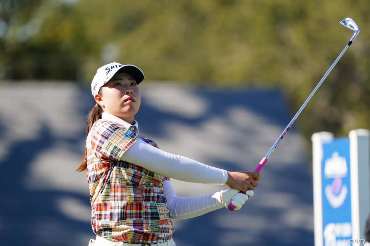 希少 ノリタケ 女子ゴルファー あの竹田麗央が「ちょっと“半ギレ”でした…」 2ダボ先行からナイス
