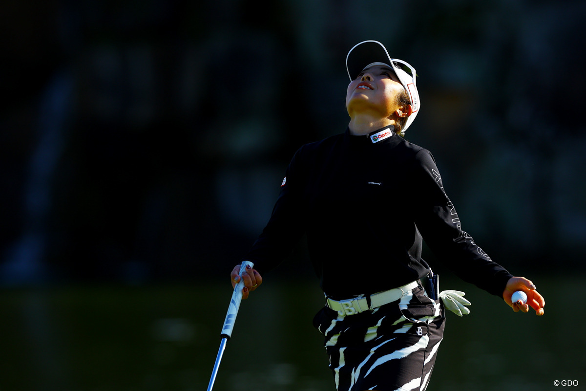 年間女王を決められず天を仰いだ