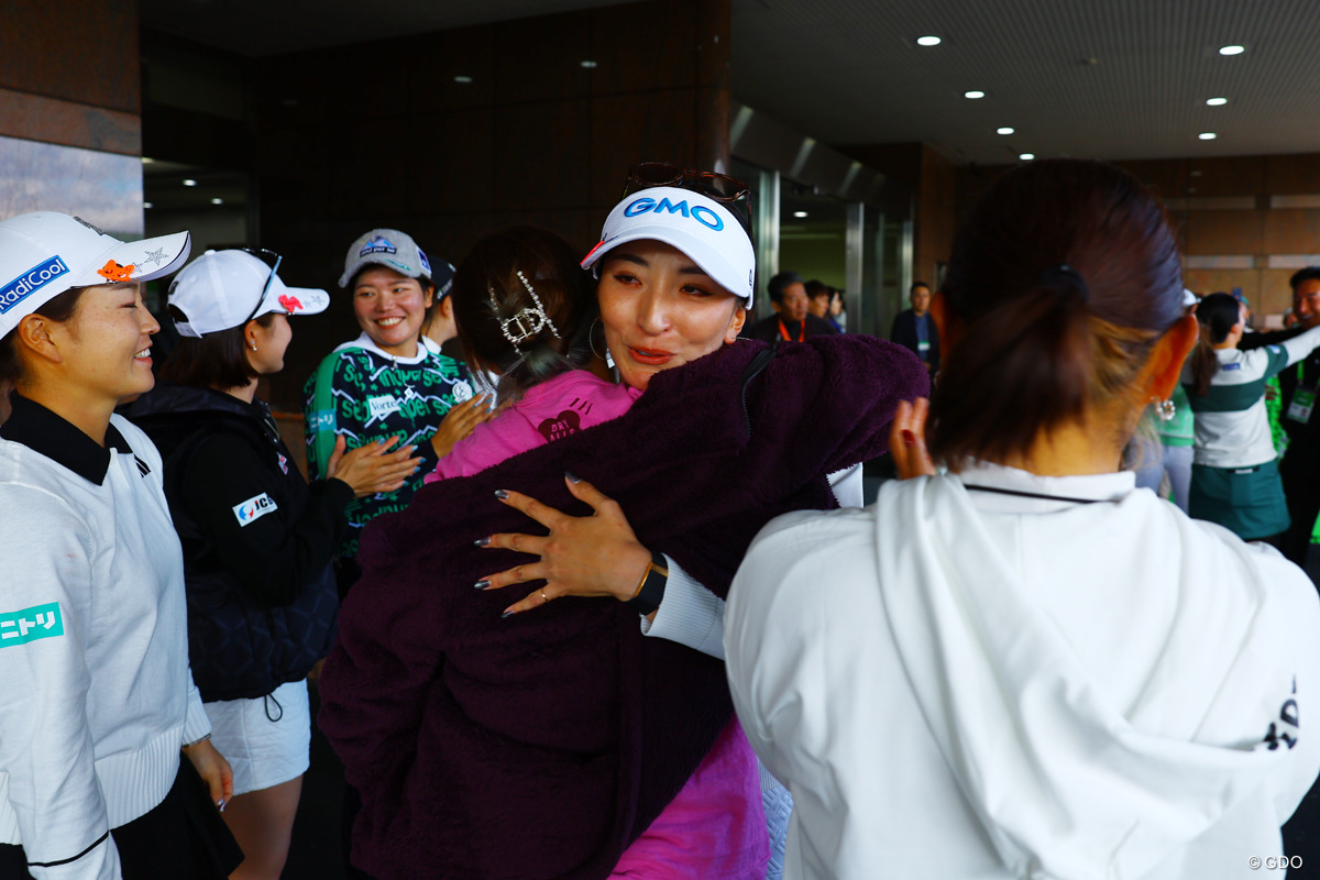 10人以上の仲間が祝福してくれた