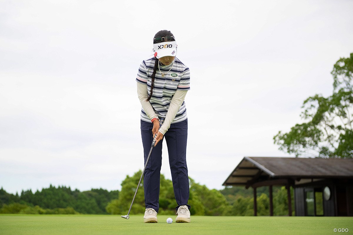 パットが上手い人の共通点は？「初速がゆっくり出て球の伸びがいい」【青木瀬令奈のThe Putting World#1】 バックスイングは丁寧に