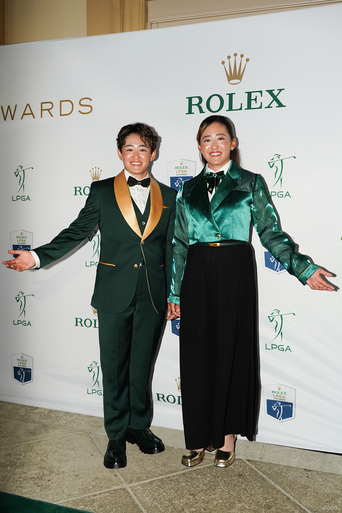 岩井ツインズはロレックスカラーの緑を取り入れたジャケットスタイル