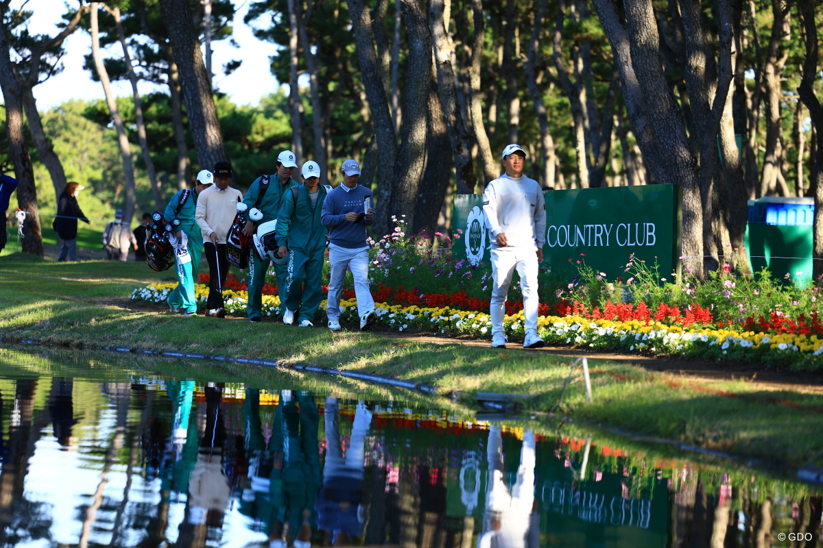 堂々と先頭を歩いてる 2025年 ダンロップフェニックストーナメント 初日 岡田晃平