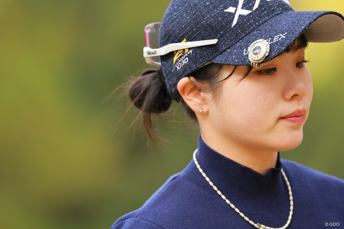 華奢なアクセサリーが素敵 2025年 大王製紙エリエールレディスオープン 初日 尾関彩美悠