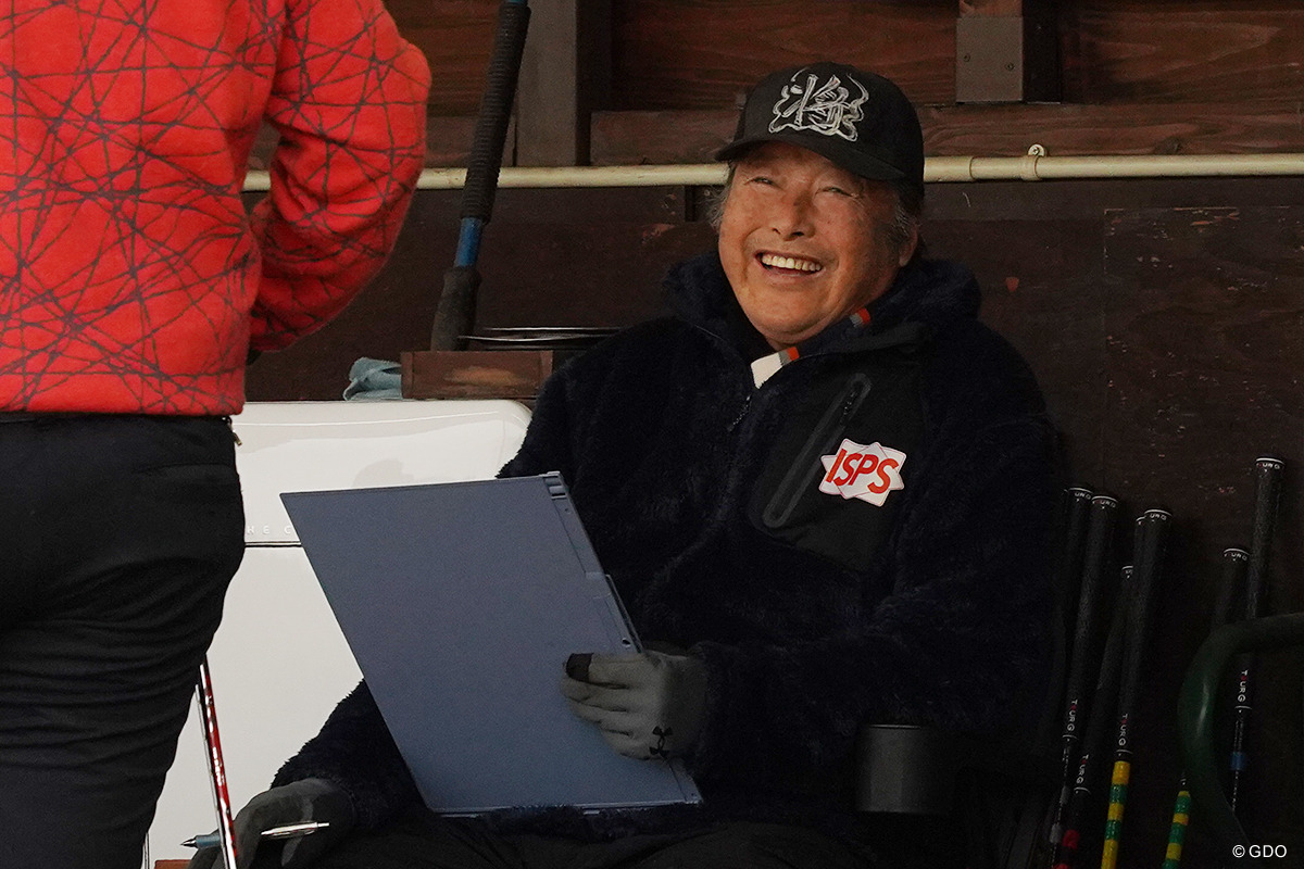 本当によかったな朱莉」 師匠・尾崎将司が新女王の佐久間朱莉を祝福