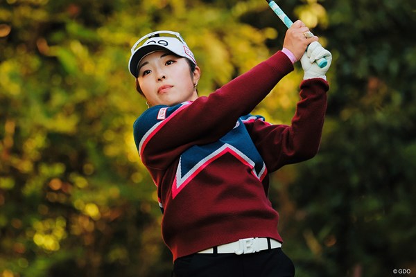 佐久間朱莉は首位と3打差の3位に後退して最終日へ