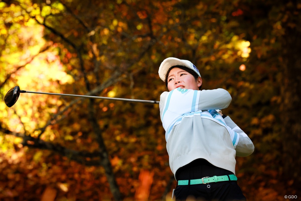 首位と4打差4位で最終日を迎える