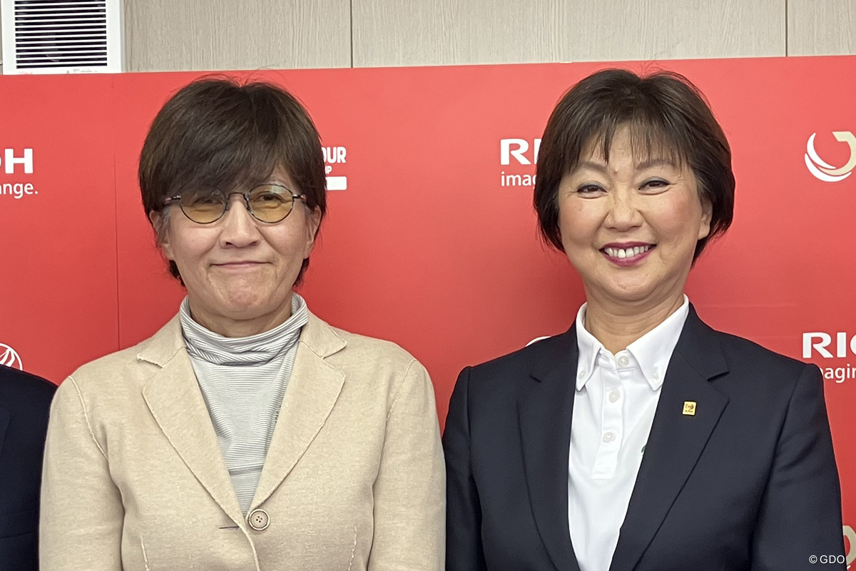 セッティング担当の中野晶プロ（左）は「ひと桁アンダー決着に」