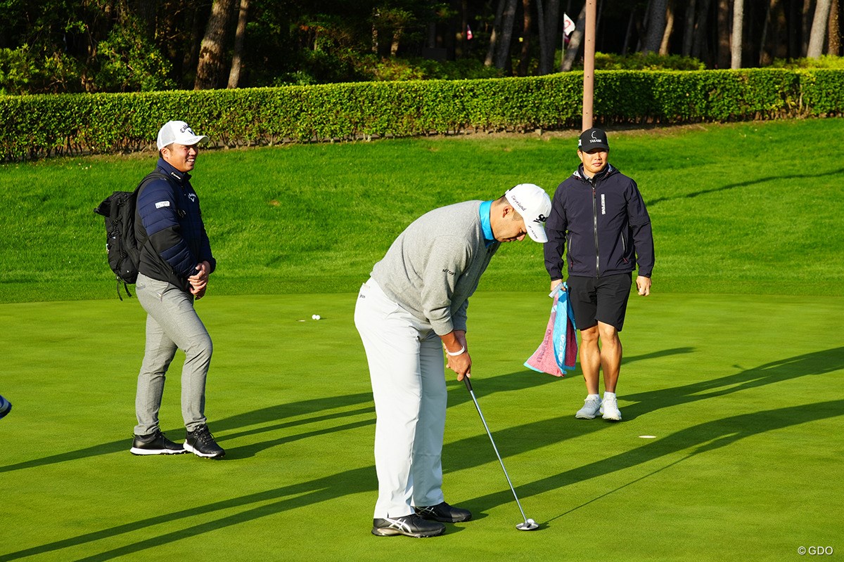 「出球が右に出るの…マスターズで見るやつだ(笑)」スイングセルフ解説／出利葉太一郎