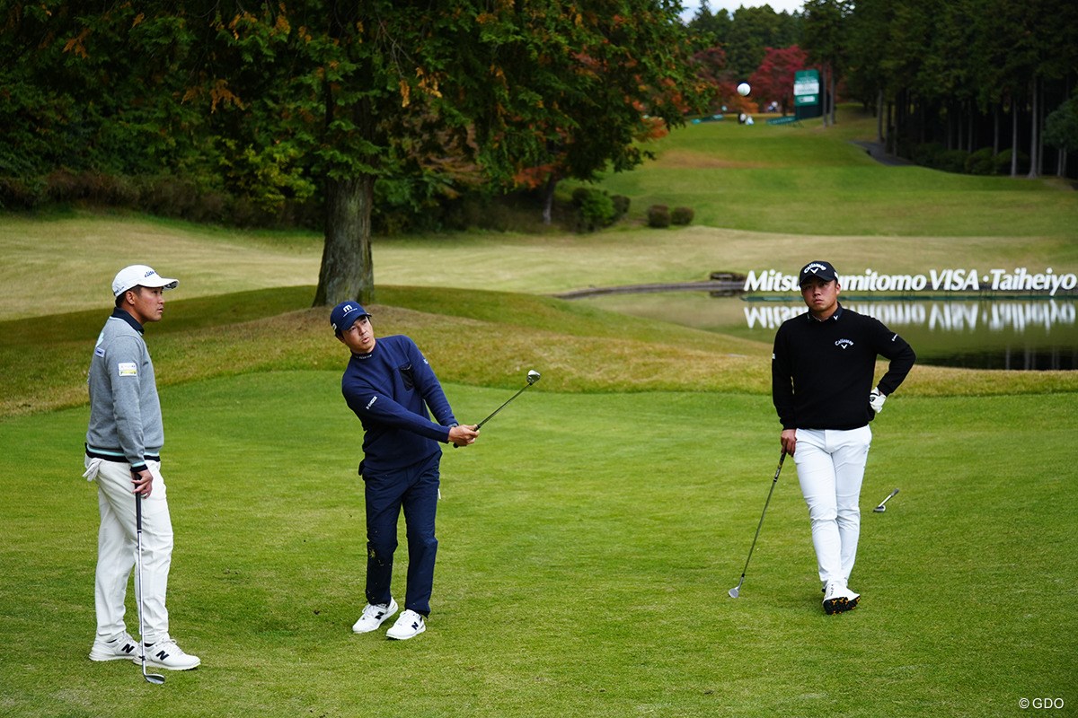 「出球が右に出るの…マスターズで見るやつだ(笑)」スイングセルフ解説／出利葉太一郎
