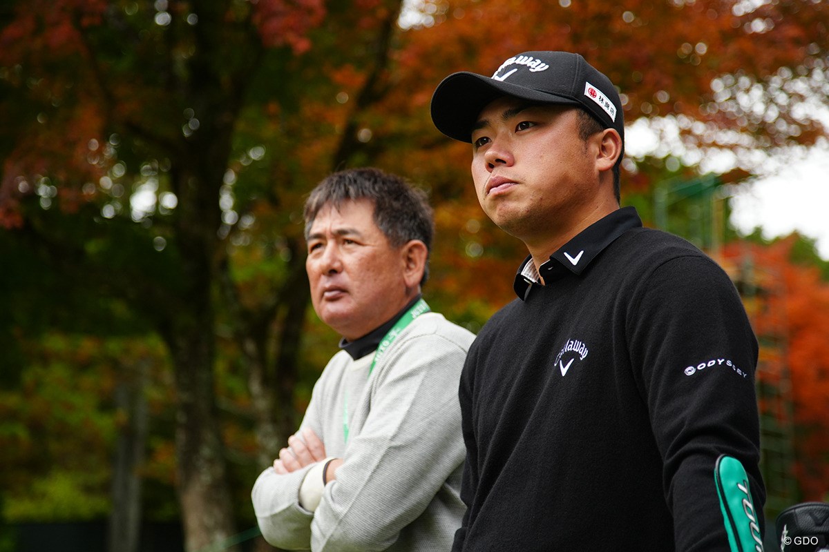 「出球が右に出るの…マスターズで見るやつだ(笑)」スイングセルフ解説／出利葉太一郎