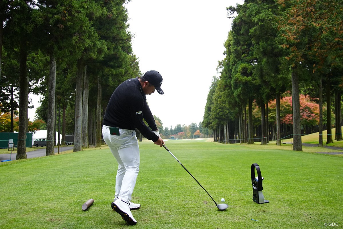 「出球が右に出るの…マスターズで見るやつだ(笑)」スイングセルフ解説／出利葉太一郎