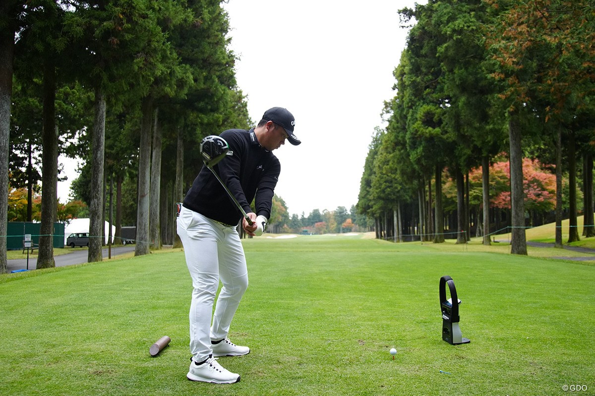 「出球が右に出るの…マスターズで見るやつだ(笑)」スイングセルフ解説／出利葉太一郎 