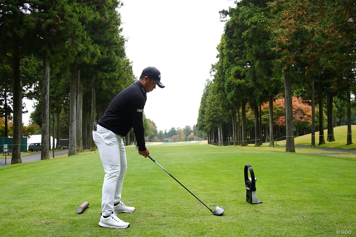 「出球が右に出るの…マスターズで見るやつだ(笑)」スイングセルフ解説／出利葉太一郎