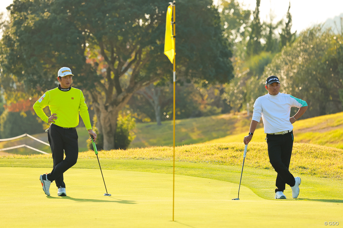 左右対称 おんなじポーズ