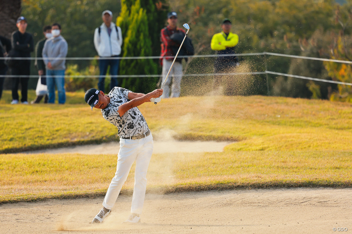 豪快バンカーショット 2025年 カシオワールドオープンゴルフトーナメント 初日 岩田寛