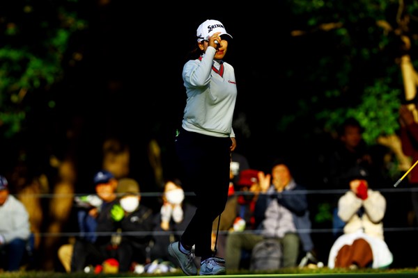 2025年 JLPGAツアーチャンピオンシップリコーカップ 2日目 勝みなみ グリーンでショートを連発しながら