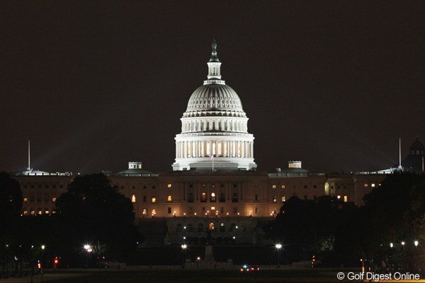2011年 全米オープン 練習日 国会議事堂 夜はライトアップされています。コングレッショナルCCのマークのまんま