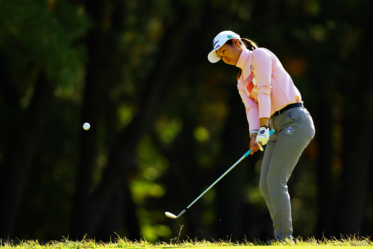 アプローチショットを放つ 2025年 JLPGAツアーチャンピオンシップリコーカップ 3日目 神谷そら