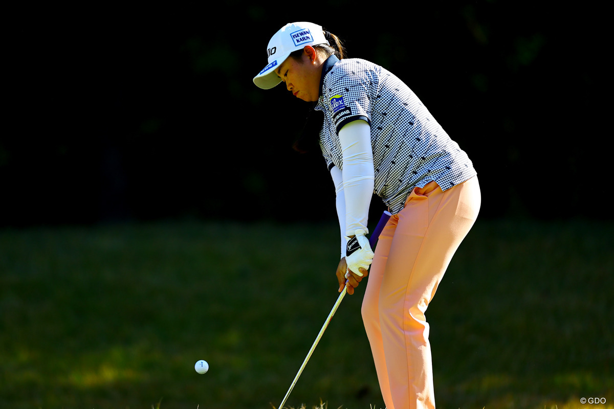 アプローチショットを放つ 2025年 JLPGAツアーチャンピオンシップリコーカップ 3日目 入谷響