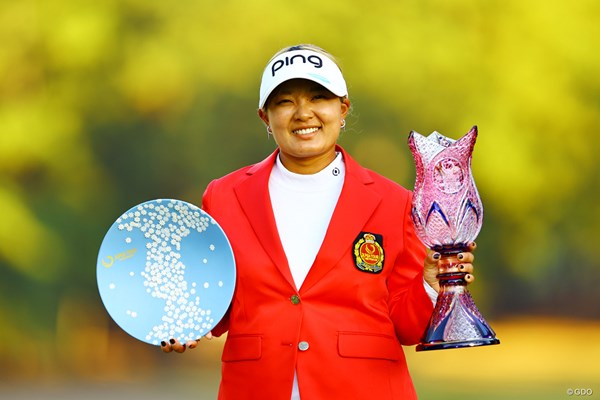 2025年 JLPGAツアーチャンピオンシップリコーカップ 最終日 鈴木愛 鈴木愛が9年ぶりに国内メジャーを制した
