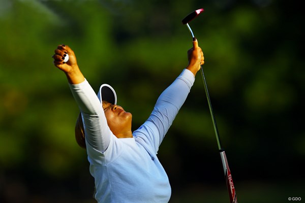 2025年 JLPGAツアーチャンピオンシップリコーカップ 4日目 鈴木愛 プレーオフを制し、解放感が全身を駆け抜けた