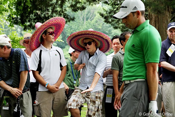2011年 全米オープン 初日 コスプレファン こんなに大きな帽子をかぶっていたら、ガルシアも絶対に気づいているはず