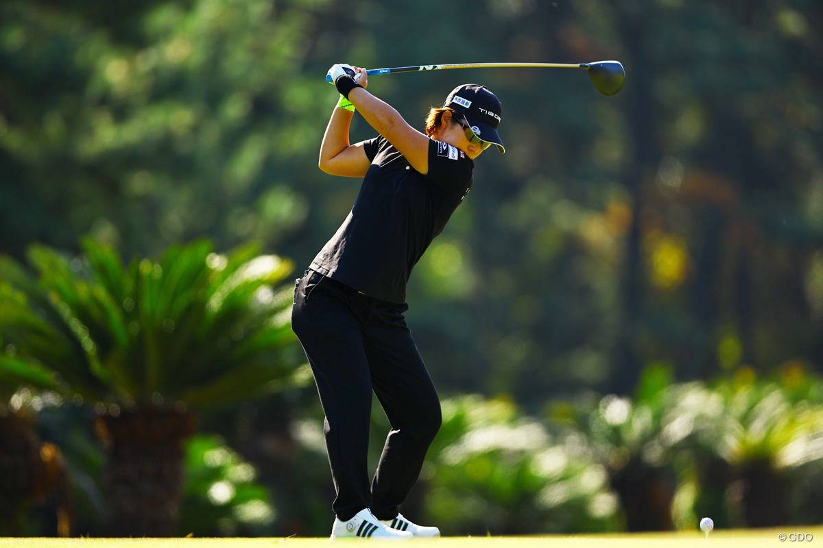 力強いトップ 2025年 JLPGAツアーチャンピオンシップリコーカップ 4日目 穴井詩