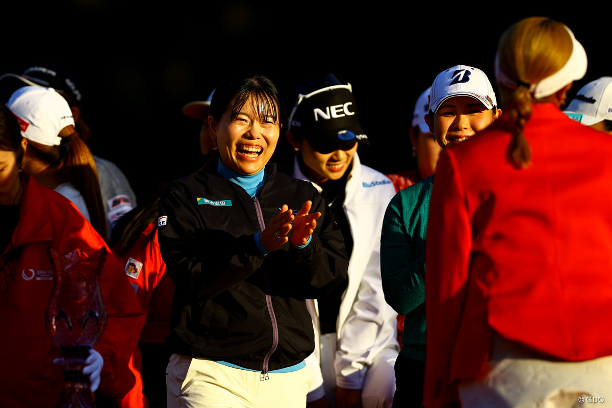 勝者を祝福 2025年 JLPGAツアーチャンピオンシップリコーカップ 4日目 勝みなみ