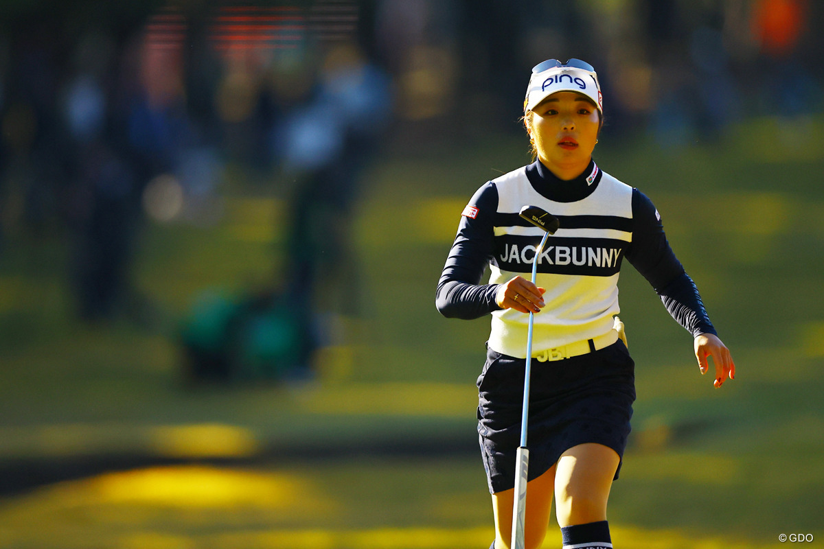 年間女王の佐久間朱莉は平均ストローク、平均バーディ数で1位