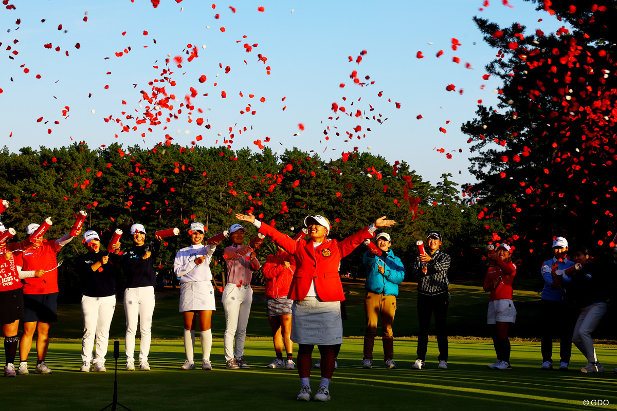 最終戦優勝のセレモニーの裏で、秘めた思いがあった