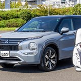 三菱「アウトランダーPHEV」にキャディバッグ何個積める? 後席使用でも3個さすがの包容力