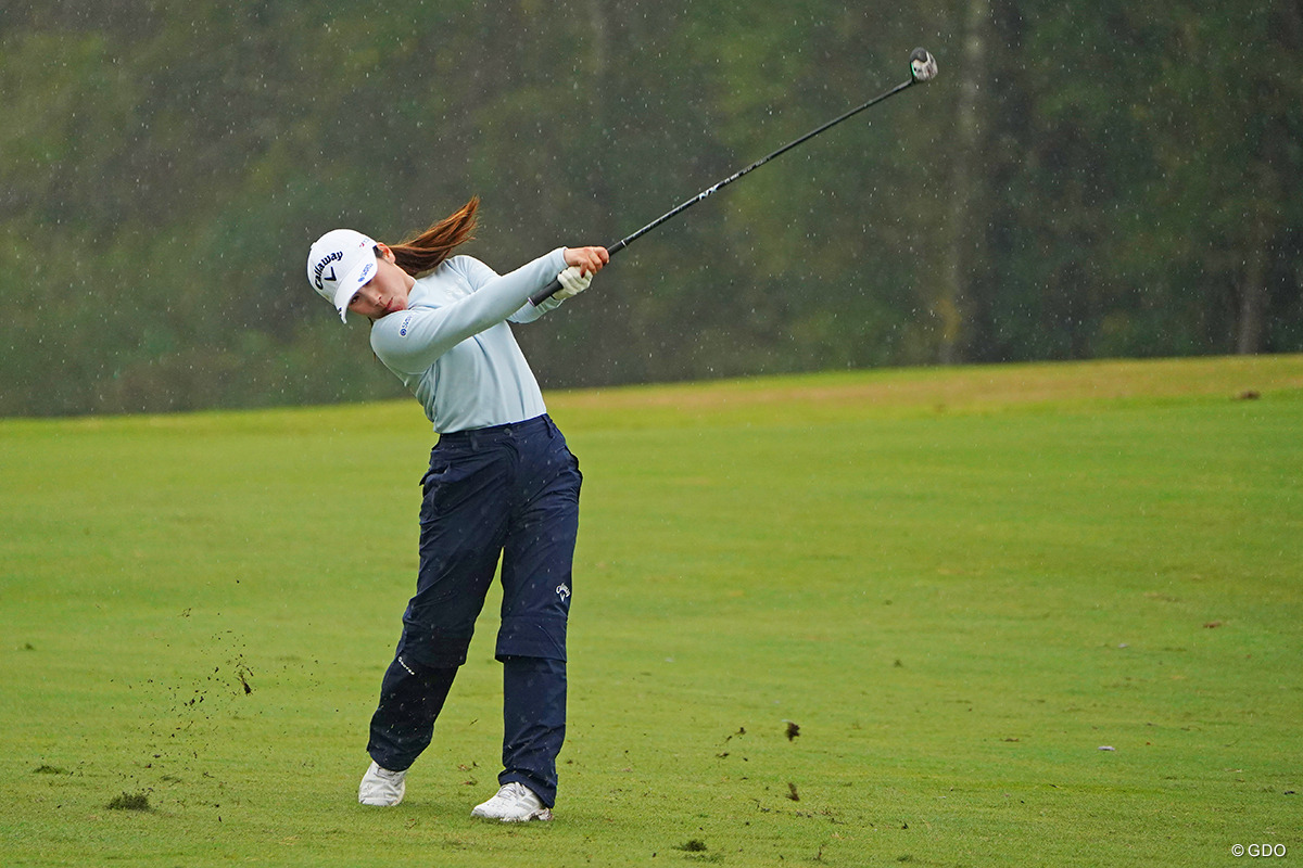 ウェットなフェアウェイはウッド系を握るとさらに神経を使う